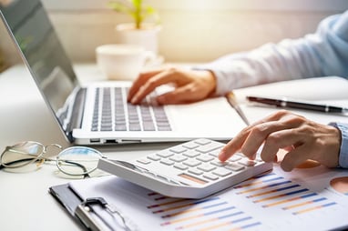 office-calculations-breakevenpoint-buyorlease-laptop-graphs resize website-1