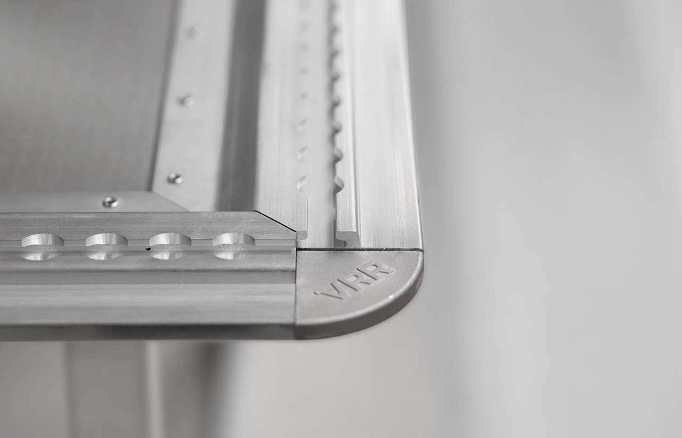 Photo 3 – Detail view of aluminium construction